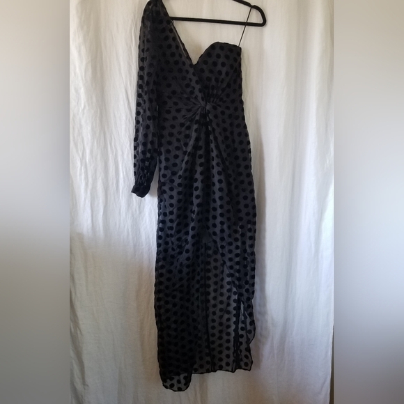 Keepsake | Cold Shoulder Velvet Design Dress - Picture 3 of 11